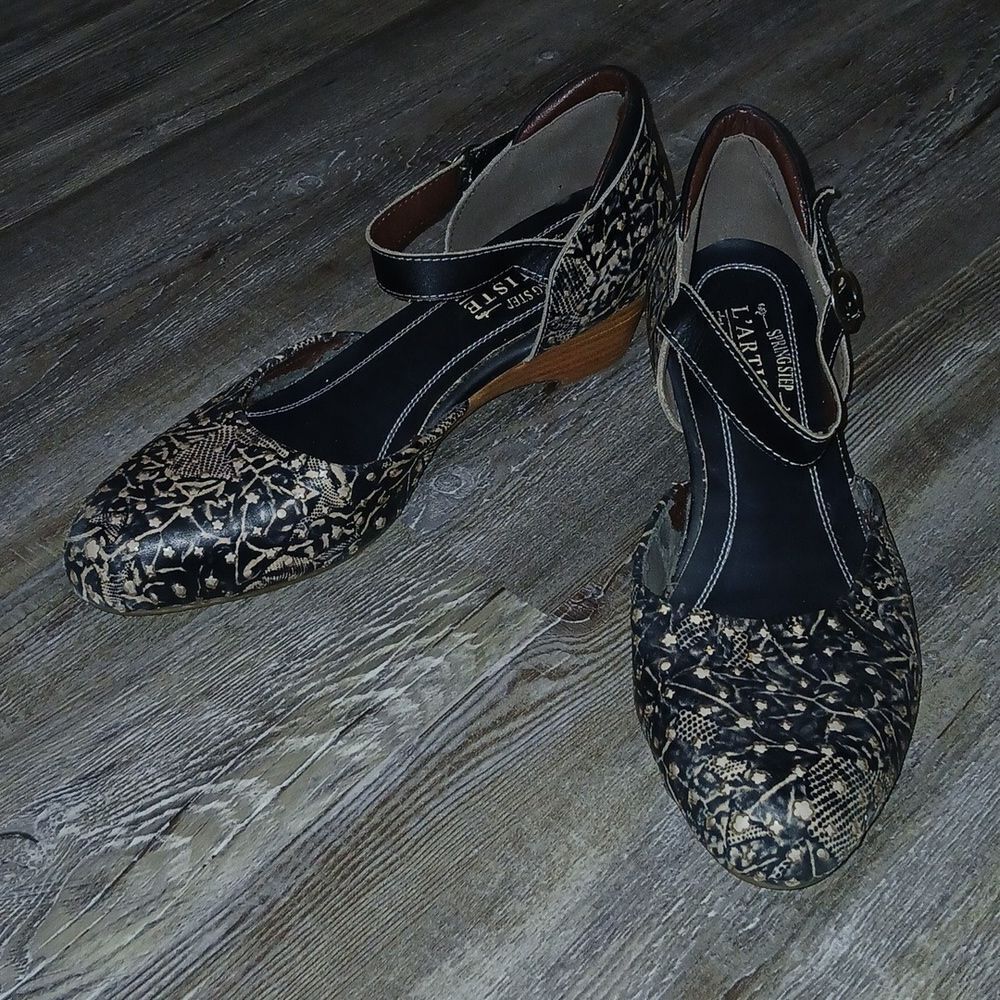 L'Artiste Spring Step black and tan cutout wooden wedge heel shoes Sz 41